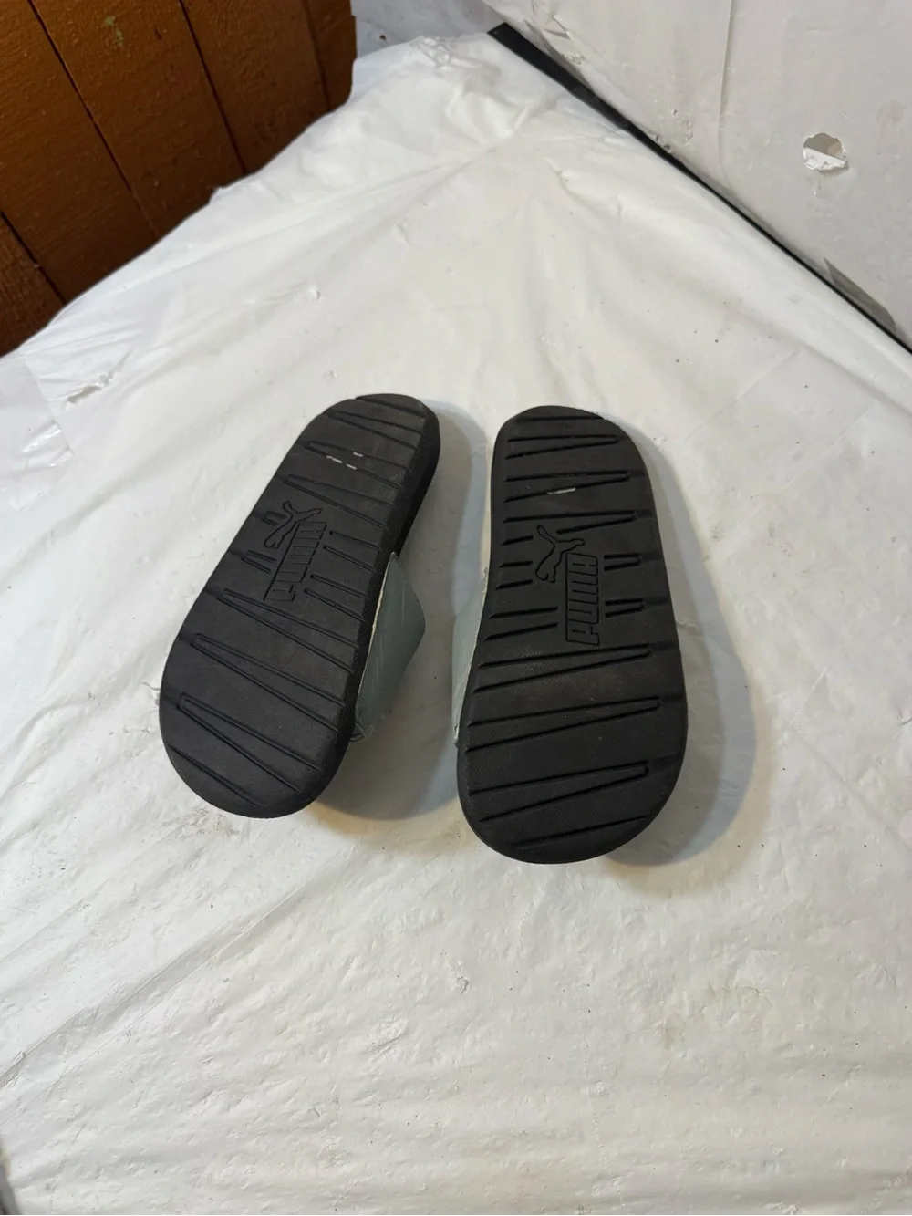 Puma Cool Cat 2.0 boys slides size 2Y